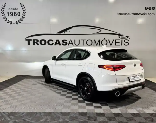 Alfa Romeo Stelvio 2017 - 22900 EUR, 215900 km - AUTO.MOTO.pt - 215900km - foto 56 de 60