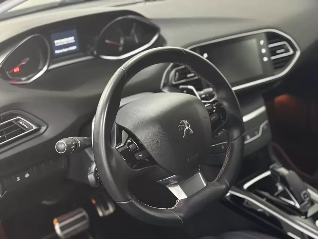 Peugeot 308 2019 - 14900 EUR, 50000 km - AUTO.MOTO.pt - 50000km - foto 13 de 51