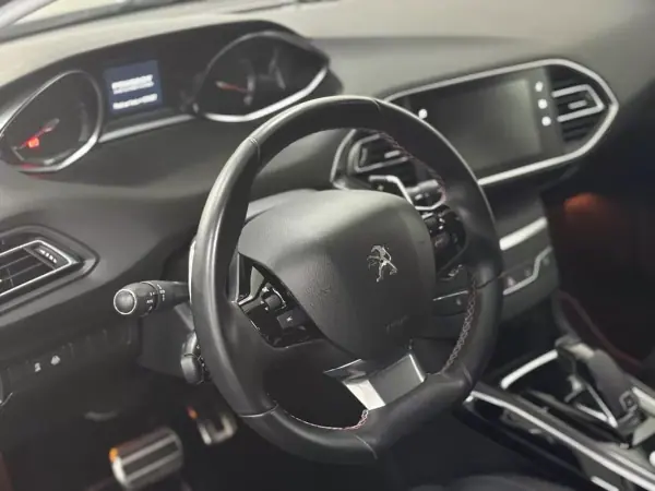 Peugeot 308 2019 - 14500 EUR, 50000 km - AUTO.MOTO.pt - 50000km - foto 13 de 51