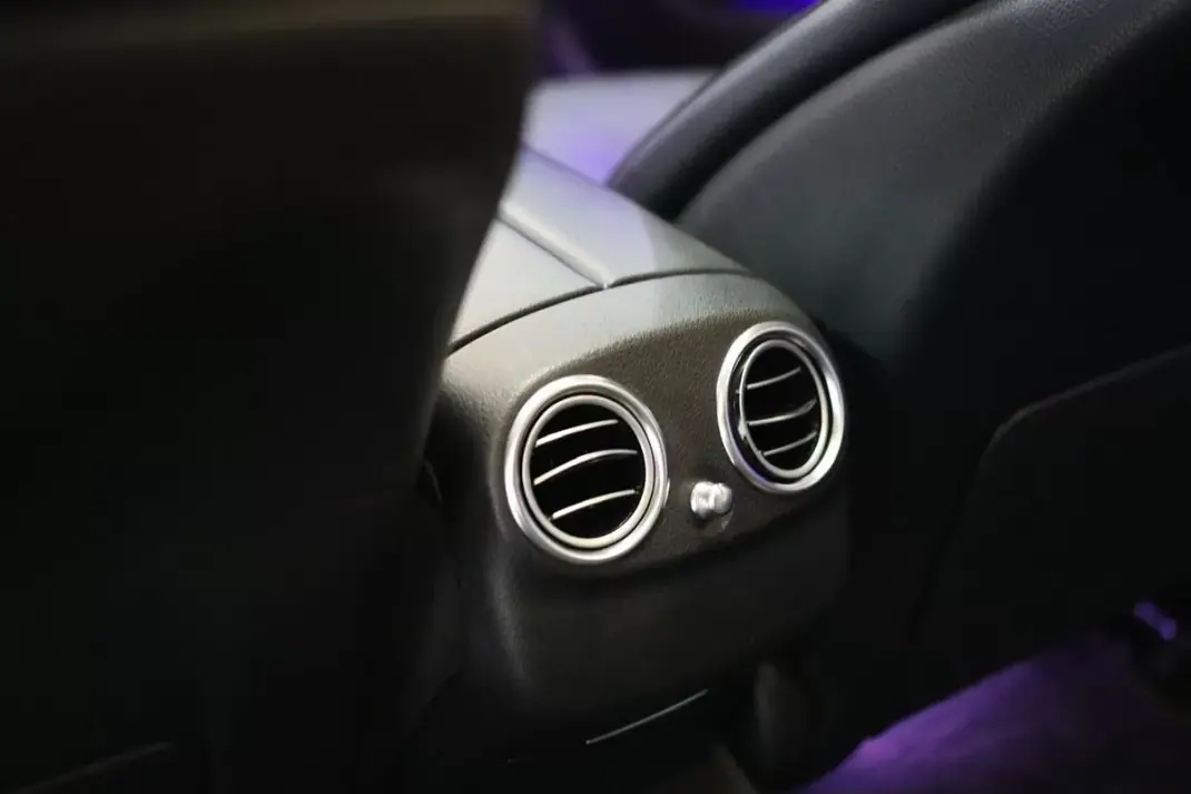 Mercedes-Benz E 220 2018 - 29900 EUR, 230000 km - AUTO.MOTO.pt - 230000km - foto 19 de 32