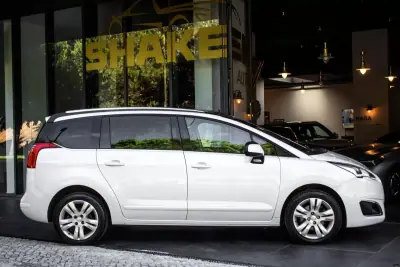Peugeot 5008 2016 — foto 4 de 34