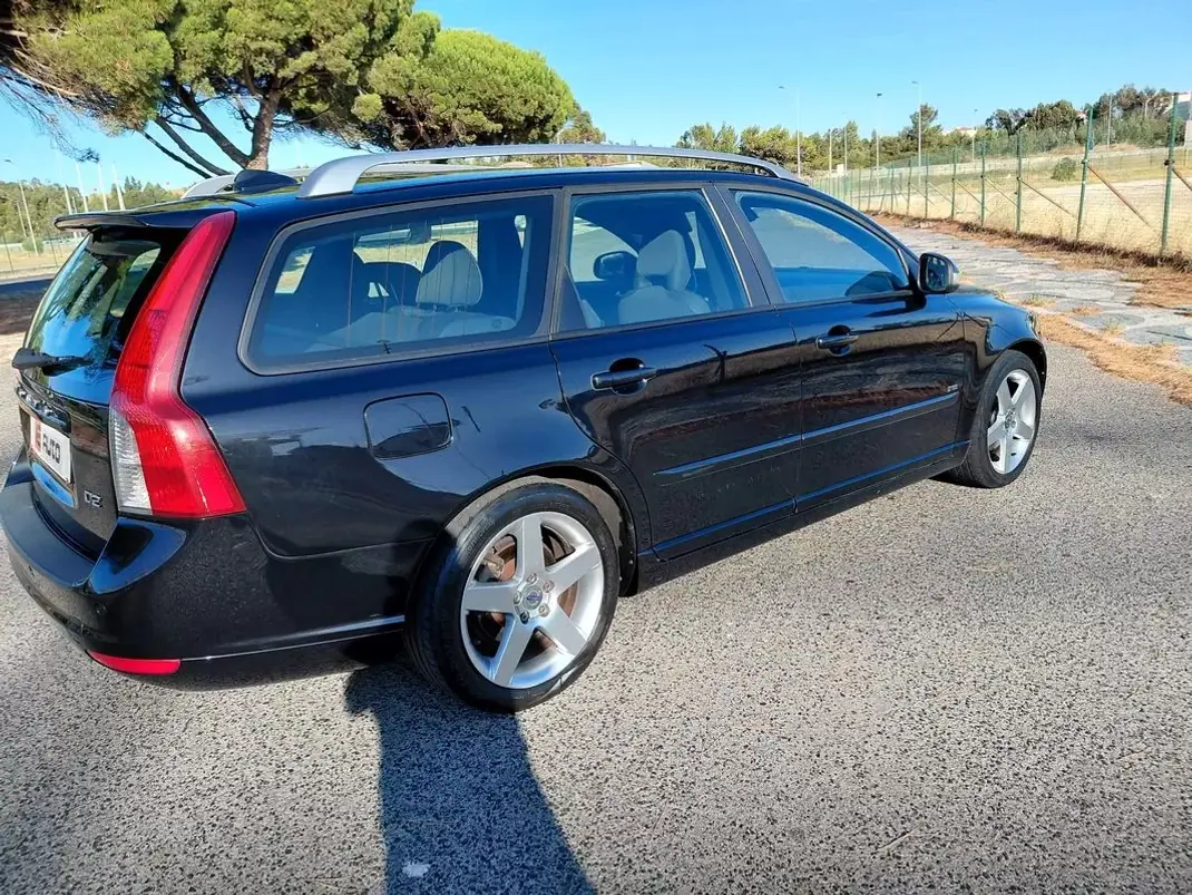 Volvo V50 2010 - 4490 EUR, 384950 km - 384950km - foto 8 de 23