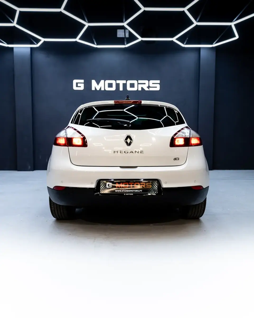 Renault Mégane 2014 - 9500 EUR, 220000 km - AUTO.MOTO.pt - 220000km - foto 8 de 28