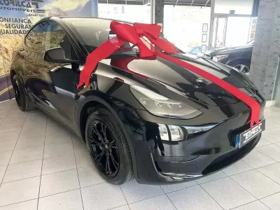 Tesla Model Y 2023 - 34600 EUR, 64322 km - 64322km - foto 2 de 26