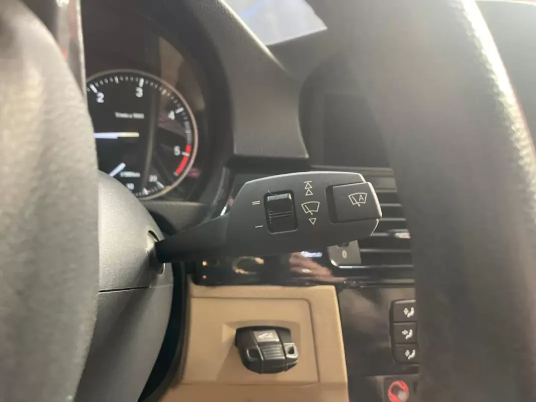 BMW 318 2010 - 10999 EUR, 181000 km - AUTO.MOTO.pt - 181000km - foto 44 de 46