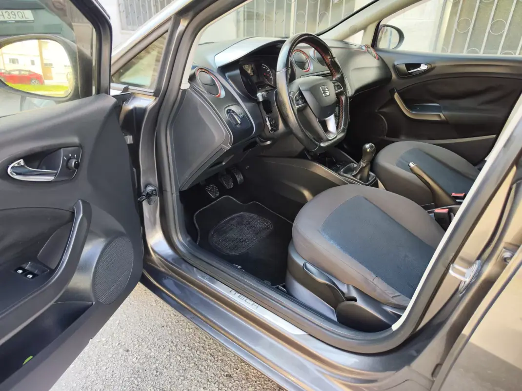 SEAT Ibiza 2015 - 8480 EUR, 179000 km - AUTO.MOTO.pt - 179000km - foto 23 de 36
