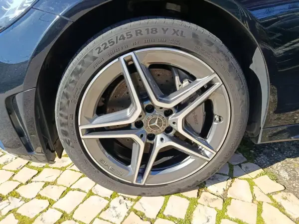 Mercedes-Benz C 300 2020 - 27000 EUR, 160000 km - AUTO.MOTO.pt - 160000km - foto 15 de 25