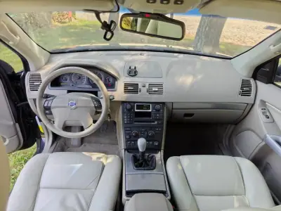 Volvo XC 90 2005 - 8490 EUR, 243750 km - AUTO.MOTO.pt - 243750km - foto 23 de 35