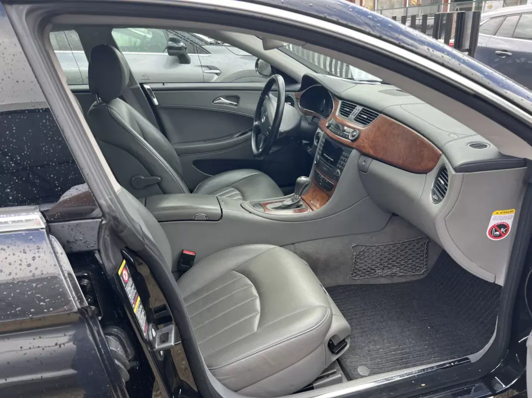 Mercedes-Benz CLS 320 2006 - 17900 EUR, 115600 km - AUTO.MOTO.pt - 115600km - foto 13 de 14