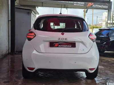 Renault Zoe 2021 - 13750 EUR, 97000 km - AUTO.MOTO.pt - 97000km - foto 20 de 20
