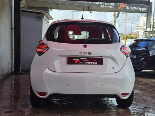 Renault Zoe 2021 - 13750 EUR, 97000 km - AUTO.MOTO.pt - 97000km - foto 20 de 20