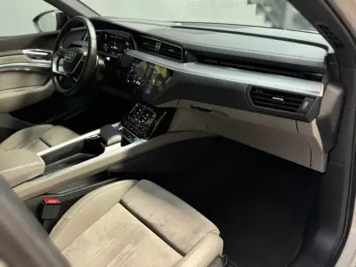 Audi Q8 e-Tron Sportback 2021 - 33950 EUR, 159218 km - AUTO.MOTO.pt - 159218km - foto 25 de 28