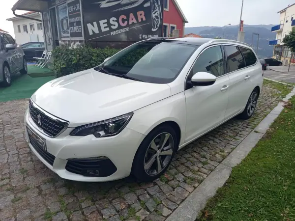 Peugeot 308 SW 2018 - 13490 EUR, 151379 km - AUTO.MOTO.pt - 151379km - foto 2 de 11