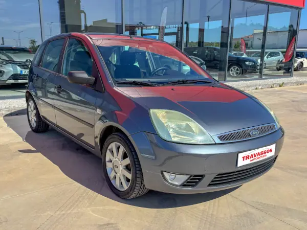 Ford Fiesta 2004 - 2000 EUR, 1 km - 1km - foto 3 de 10