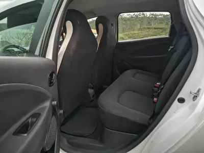 Renault Zoe 2020 - 13450 EUR, 110000 km - AUTO.MOTO.pt - 110000km - foto 9 de 16