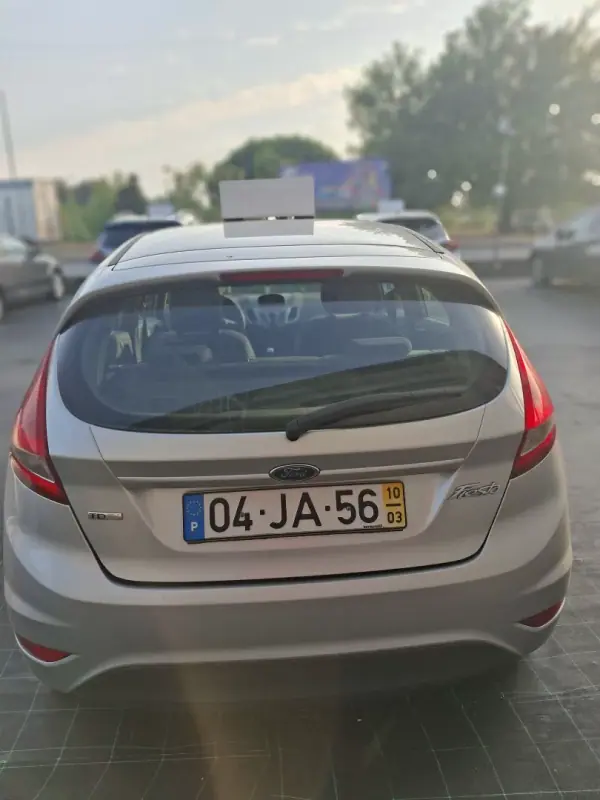 Ford Fiesta 2010 - 6950 EUR, 254173 km - AUTO.MOTO.pt - 254173km - foto 6 de 7