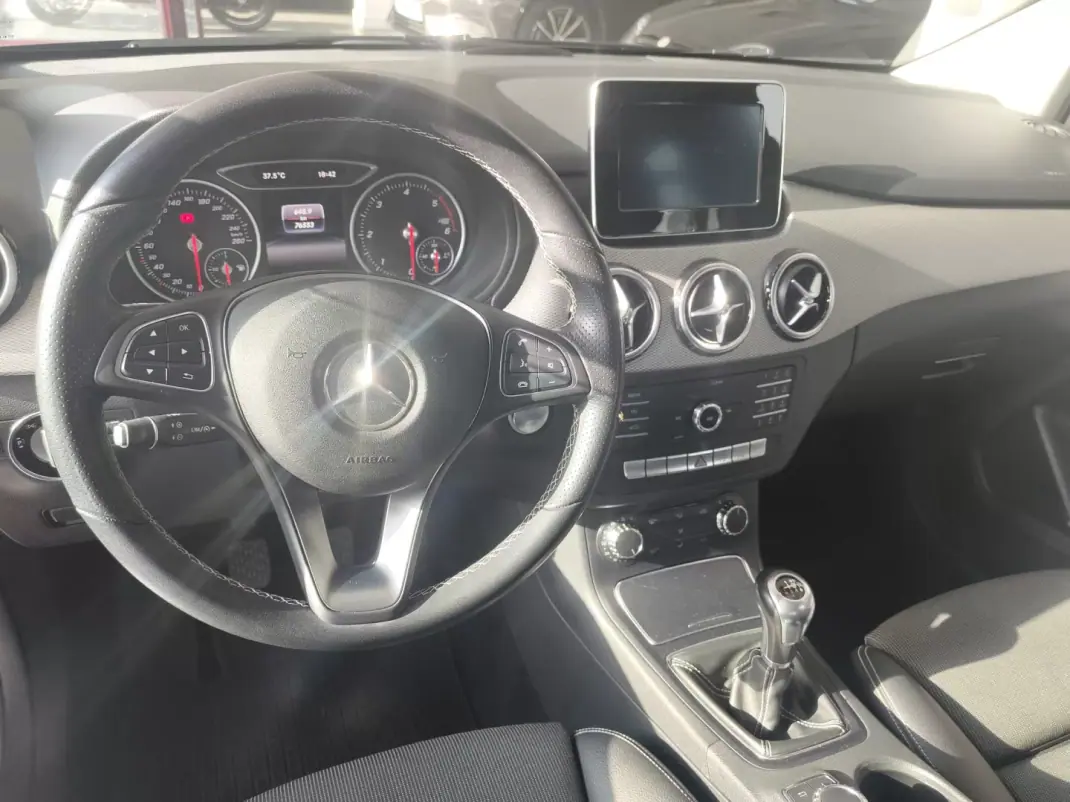 Mercedes-Benz B 180 2017 - 17490 EUR, 76000 km - 76000km - foto 7 de 15