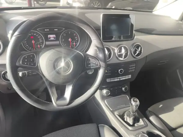 Mercedes-Benz B 180 2017 - 17490 EUR, 76000 km - AUTO.MOTO.pt - 76000km - foto 7 de 15