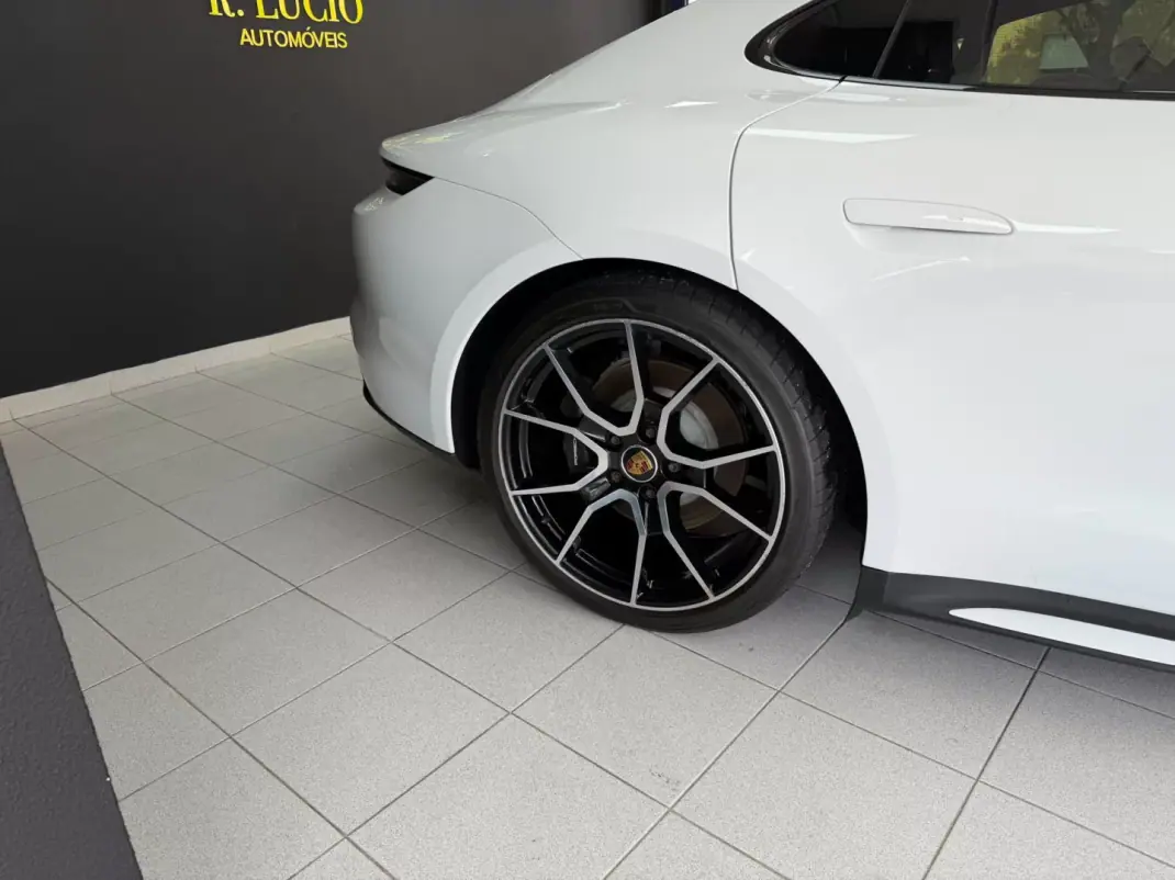Porsche Taycan 2023 - 67000 EUR, 46411 km - 46411km - foto 39 de 40