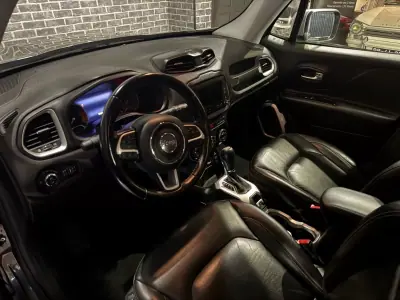 Jeep Renegade 2018 - 18900 EUR, 75000 km - AUTO.MOTO.pt - 75000km - foto 9 de 19