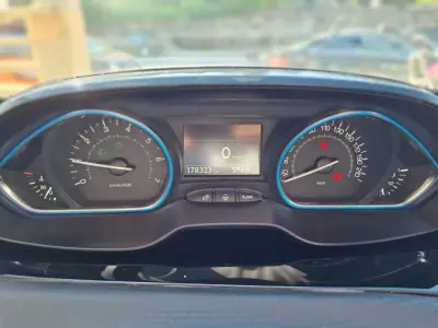 Peugeot 2008 2017 - 10000 EUR, 178323 km - 178323km - foto 33 de 37