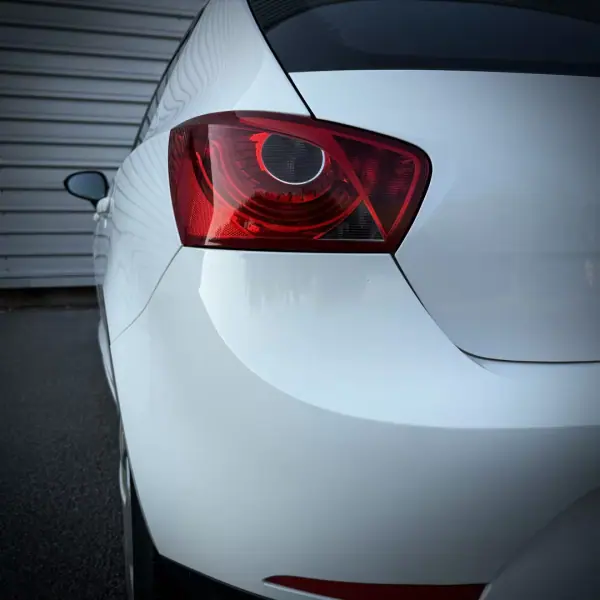 SEAT Ibiza 2011 - 5900 EUR, 204000 km - AUTO.MOTO.pt - 204000km - foto 18 de 20