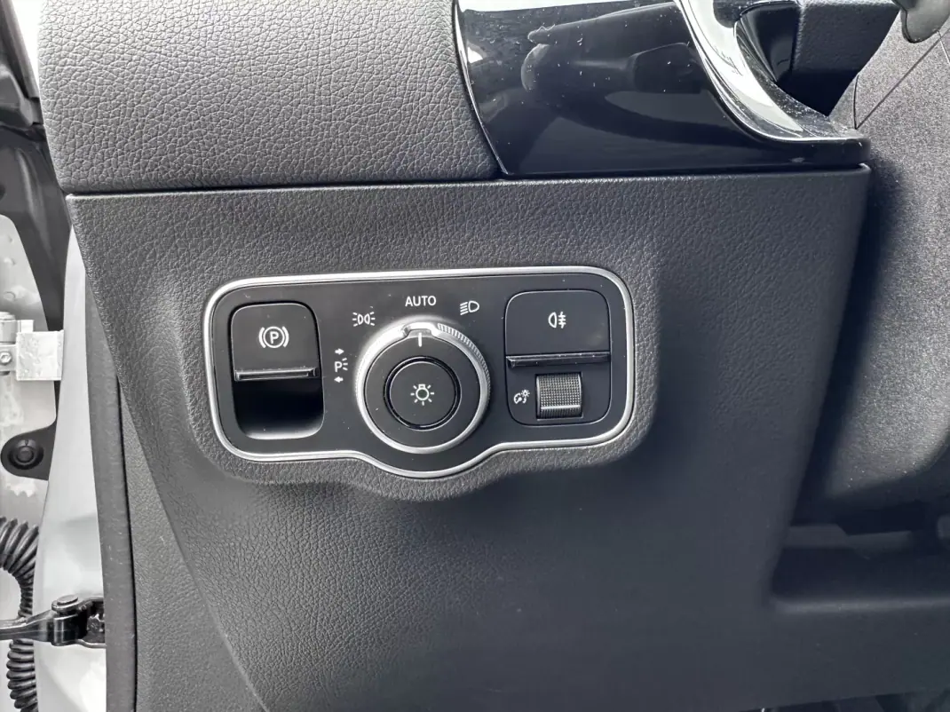 Mercedes-Benz B 180 2019 - 18900 EUR, 160000 km - AUTO.MOTO.pt - 160000km - foto 13 de 47