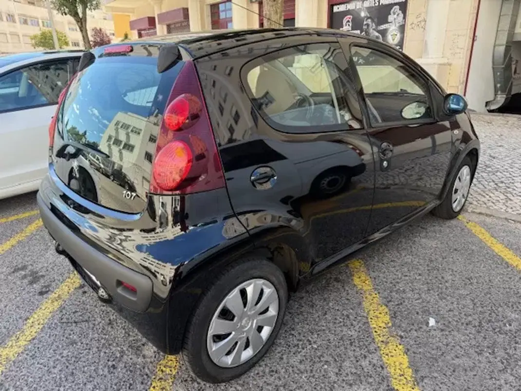 Peugeot 107 2013 - 6250 EUR, 116000 km - AUTO.MOTO.pt - 116000km - foto 10 de 26