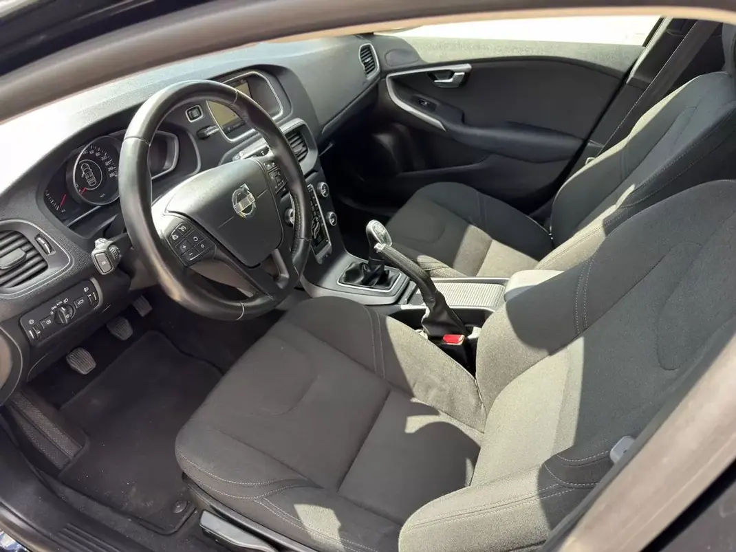 Volvo V40 2014 - 10500 EUR, 169600 km - AUTO.MOTO.pt - 169600km - foto 32 de 32