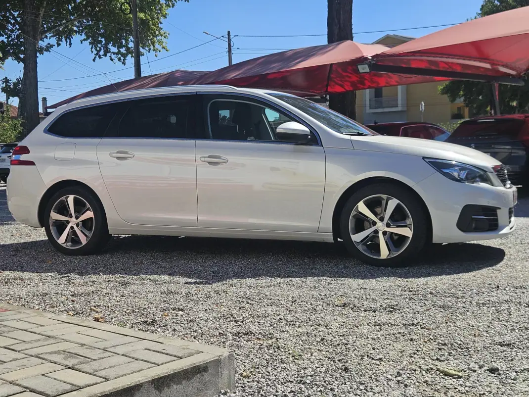 Peugeot 308 SW 2019 - 13500 EUR, 145500 km - 145500km - foto 4 de 33