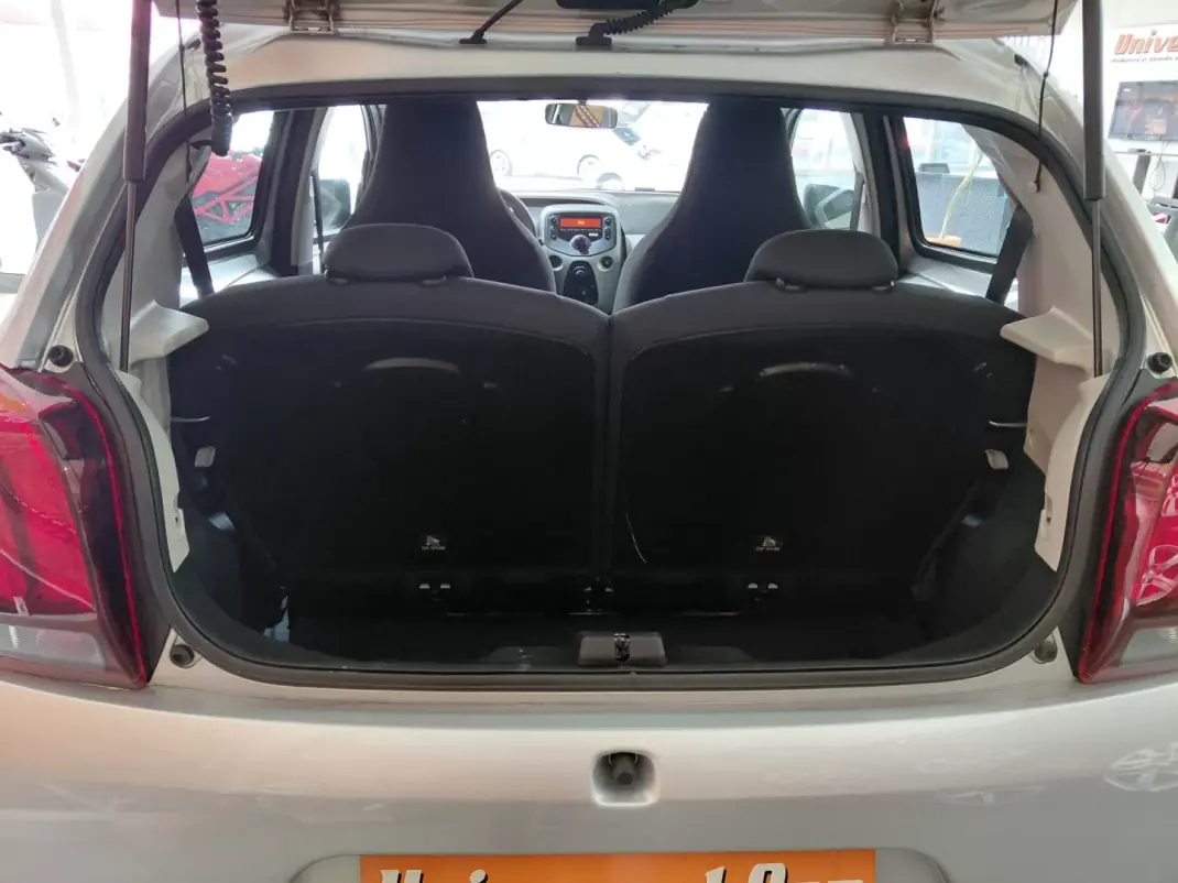 Peugeot 108 2017 - 9990 EUR, 99000 km - AUTO.MOTO.pt - 99000km - foto 5 de 14