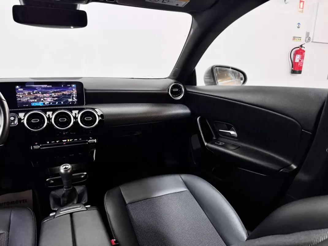 Mercedes-Benz CLA 180 2020 - 19950 EUR, 124000 km - AUTO.MOTO.pt - 124000km - foto 25 de 54