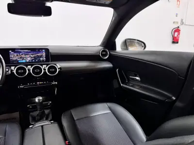 Mercedes-Benz CLA 180 2020 - 19950 EUR, 124000 km - AUTO.MOTO.pt - 124000km - foto 25 de 54