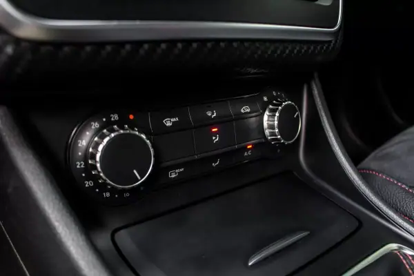 Mercedes-Benz A 180 2013 - 13990 EUR, 273379 km - AUTO.MOTO.pt - 273379km - foto 20 de 36