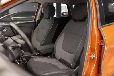 Renault Captur 2015 - 13900 EUR, 68386 km - AUTO.MOTO.pt - 68386km - foto 17 de 20