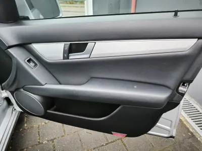 Mercedes-Benz C 220 2011 - 8950 EUR, 430000 km - AUTO.MOTO.pt - 430000km - foto 41 de 52