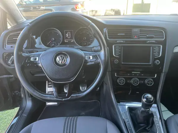 Volkswagen Golf 2016 - 12990 EUR, 182000 km - AUTO.MOTO.pt - 182000km - foto 10 de 11