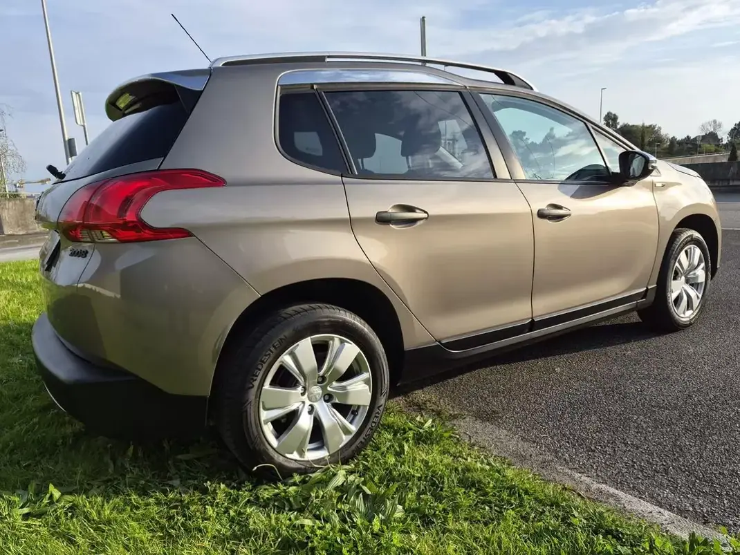 Peugeot 2008 2015 - 8999 EUR, 70466 km - AUTO.MOTO.pt - 70466km - foto 3 de 16