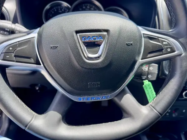 Dacia Sandero 2017 - 11500 EUR, 125170 km - AUTO.MOTO.pt - 125170km - foto 17 de 24