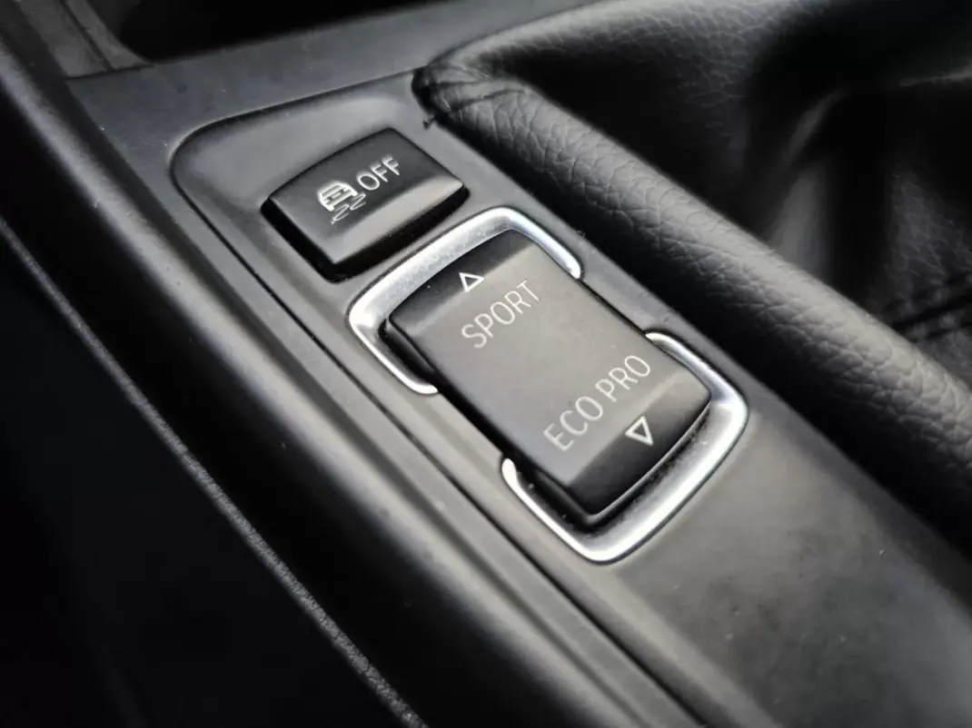 BMW 116 2014 - 11990 EUR, 180000 km - AUTO.MOTO.pt - 180000km - foto 28 de 32