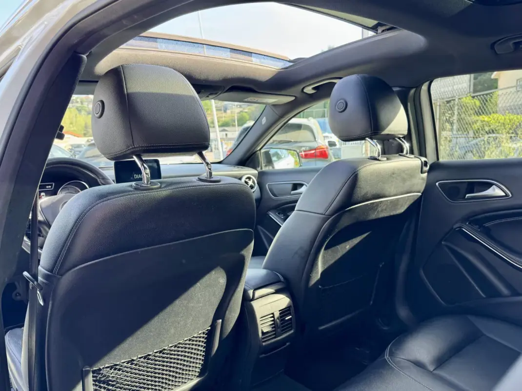 Mercedes-Benz GLA 180 2016 - 17999 EUR, 180000 km - AUTO.MOTO.pt - 180000km - foto 10 de 24