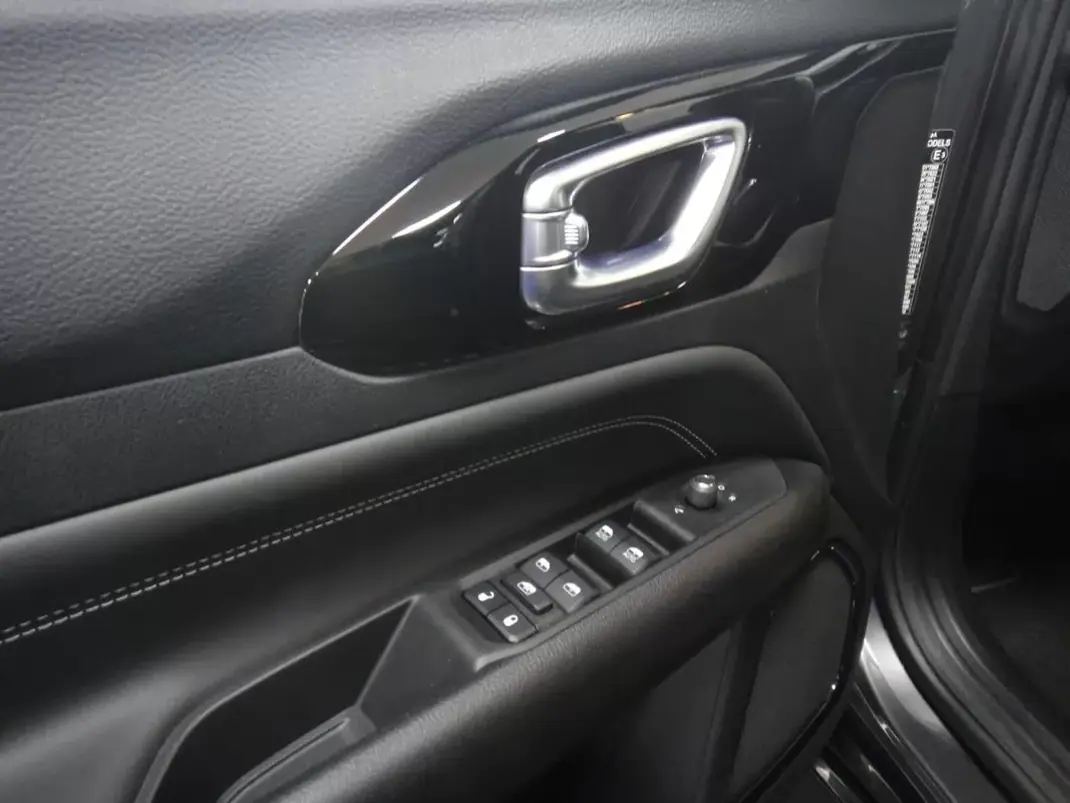 Jeep Compass 2021 - 20900 EUR, 100000 km - AUTO.MOTO.pt - 100000km - foto 11 de 40