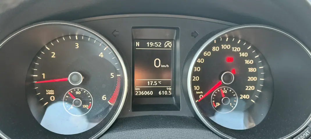 Volkswagen Golf Variant 2011 - 7100 EUR, 237000 km - AUTO.MOTO.pt - 237000km - foto 15 de 15