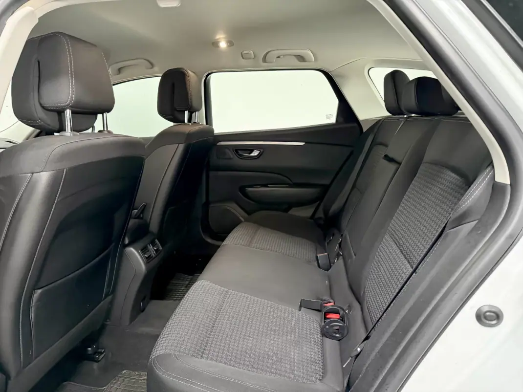 Renault Talisman Sport Tourer 2016 - 10250 EUR, 228000 km - AUTO.MOTO.pt - 228000km - foto 16 de 23