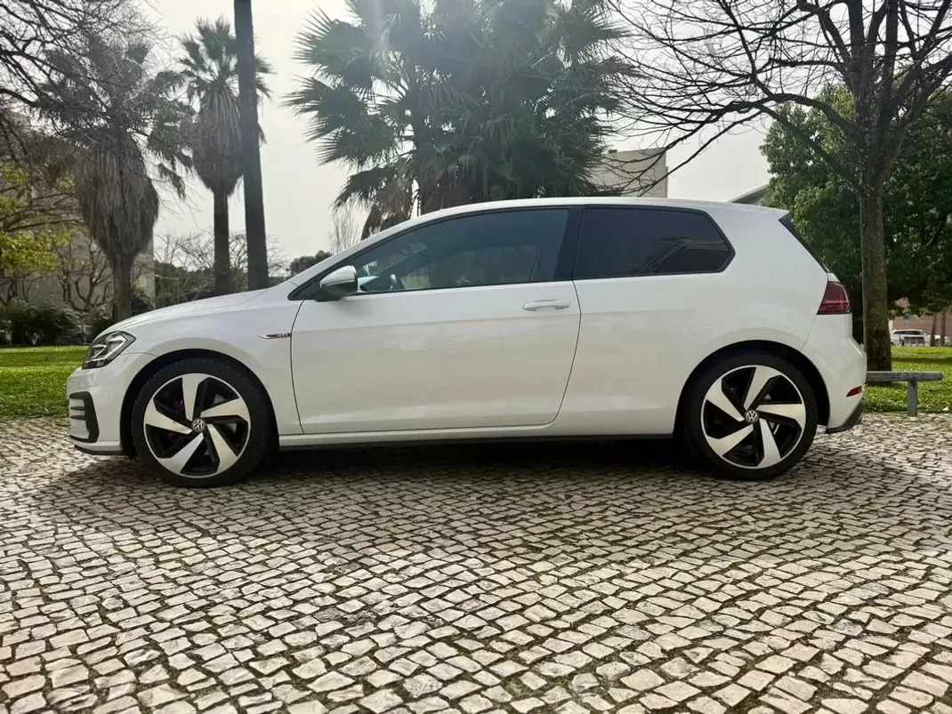 Volkswagen Golf 2017 - 23990 EUR, 87650 km - AUTO.MOTO.pt - 87650km - foto 11 de 38