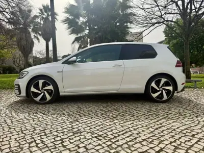 Volkswagen Golf 2017 - 23990 EUR, 87650 km - AUTO.MOTO.pt - 87650km - foto 11 de 38