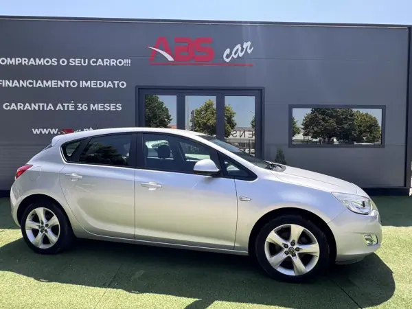 Opel Astra 2010 - 8000 EUR, 126000 km - AUTO.MOTO.pt - 126000km - foto 2 de 17