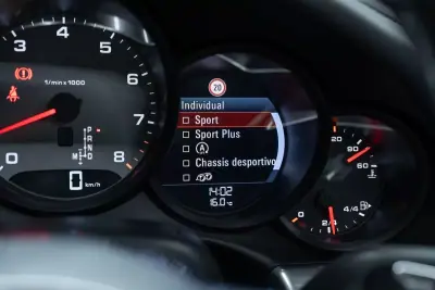 Porsche 991 2016 - 109950 EUR, 83000 km - AUTO.MOTO.pt - 83000km - foto 31 de 49