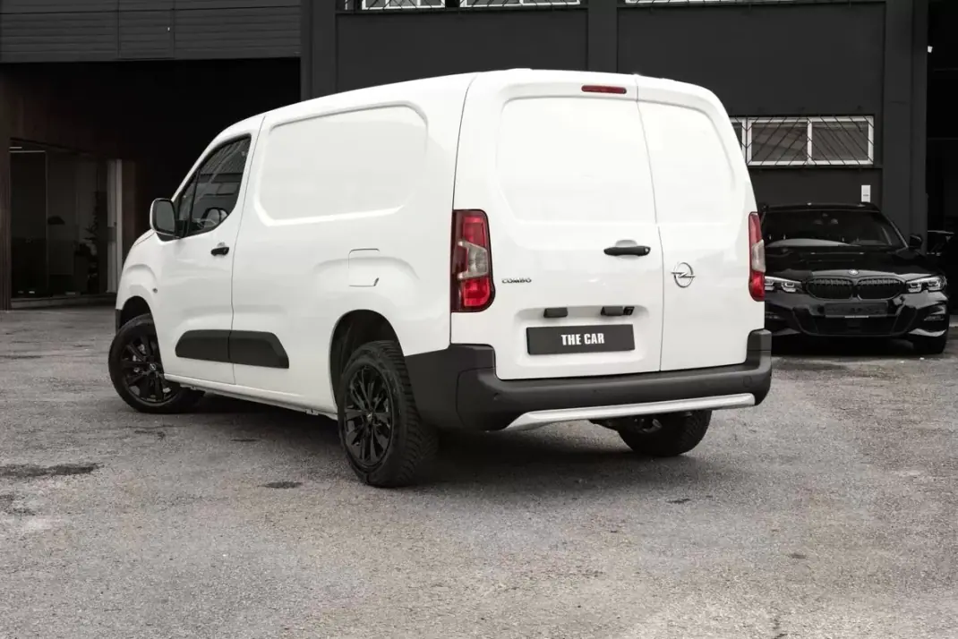 Opel COMBO 2020 - 14800 EUR, 138240 km - 138240km - foto 22 de 23