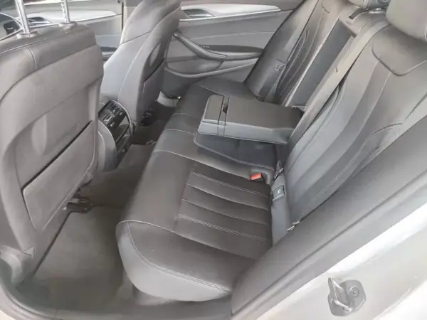 BMW 520 2017 - 23500 EUR, 165600 km - AUTO.MOTO.pt - 165600km - foto 12 de 38
